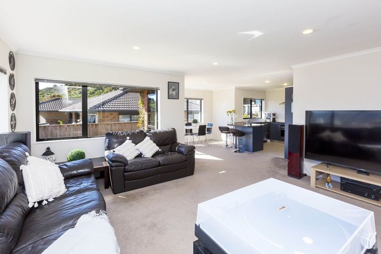 Photo of property in 50 King Charles Drive, Kingsley Heights, Upper Hutt, 5018