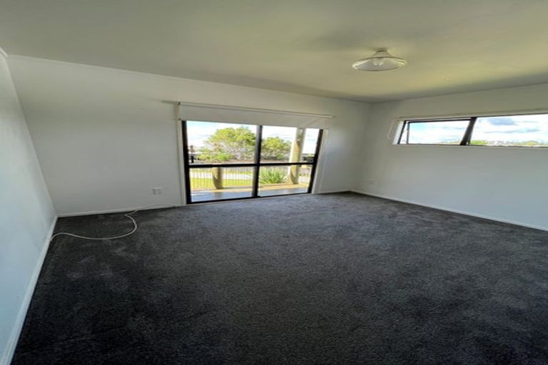 Photo of property in 28 Orton Street, Glenfield, Auckland, 0627