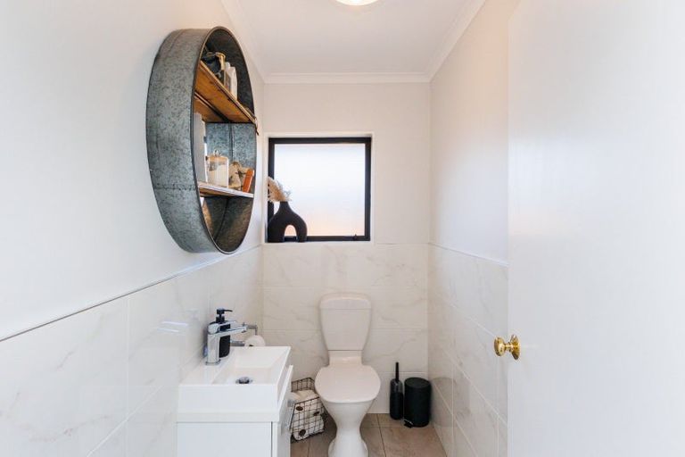 Photo of property in 2 Alpine Grove, Kelvin Grove, Palmerston North, 4414