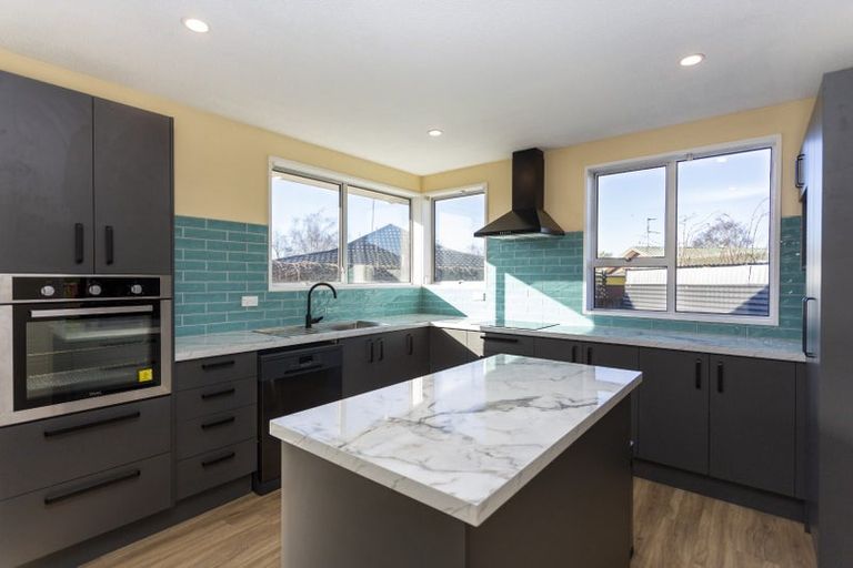 Photo of property in 1/6a Chipping Lane, Redwood, Christchurch, 8051