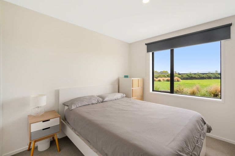 Photo of property in 24 Whitcombe Place, Darfield, 7571