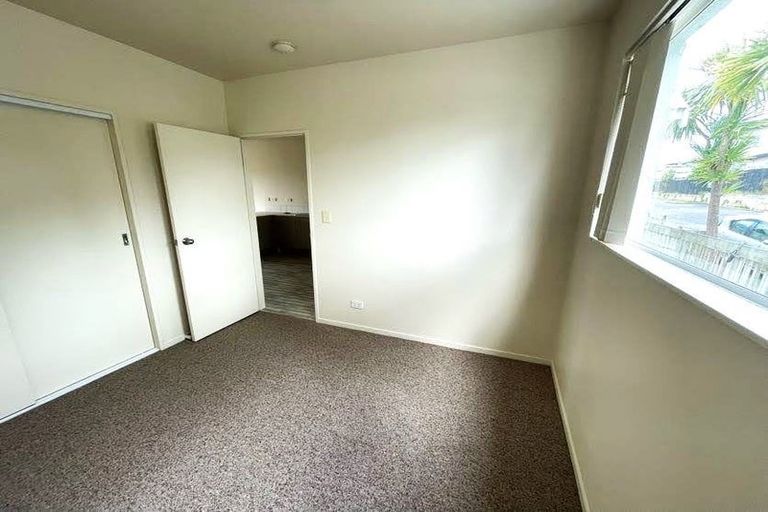 Photo of property in 14/242 Great North Road, Henderson, Auckland, 0612