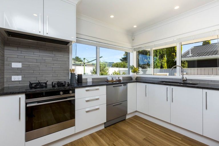 Photo of property in 16 Comeskey Grove, Elderslea, Upper Hutt, 5018