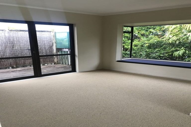 Photo of property in 1/1 Bass Street, West Harbour, Auckland, 0618