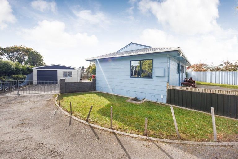Photo of property in 28 Peppertree Glade, Kelvin Grove, Palmerston North, 4414