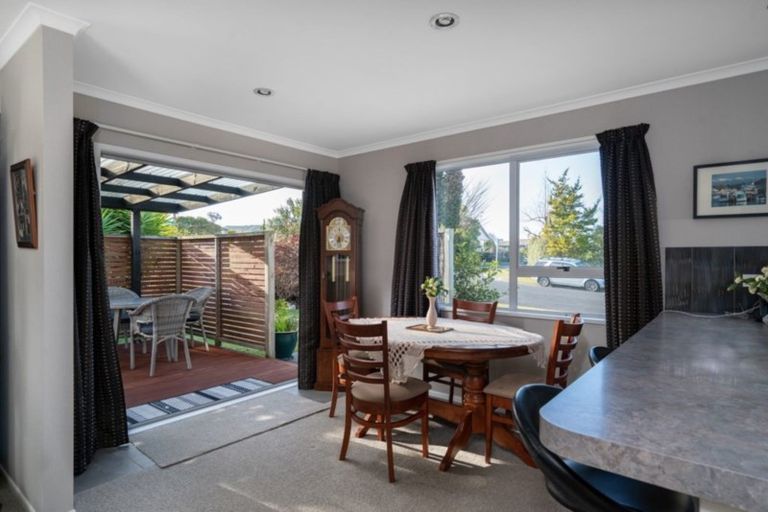 Photo of property in 7 Reeves Road, Acacia Bay, Taupo, 3330