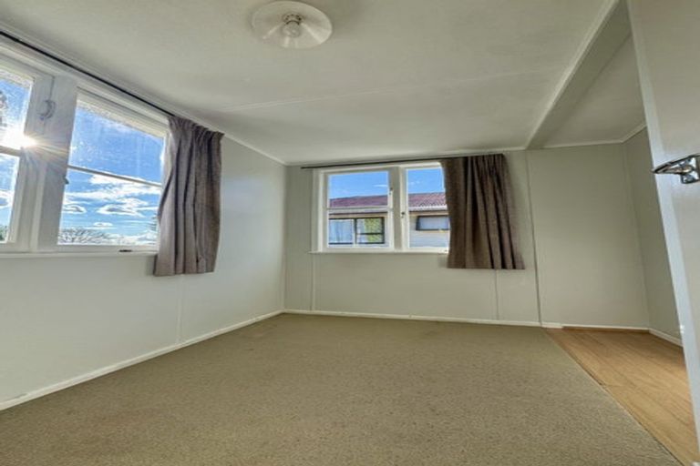 Photo of property in 51 Woodglen Road, Glen Eden, Auckland, 0602