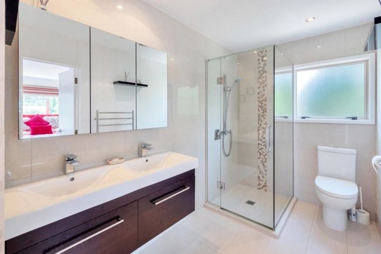 Photo of property in 50 Crestview Place, Browns Bay, Auckland, 0630