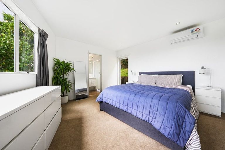 Photo of property in 1a Highgrove Lane, Totara Vale, Auckland, 0632