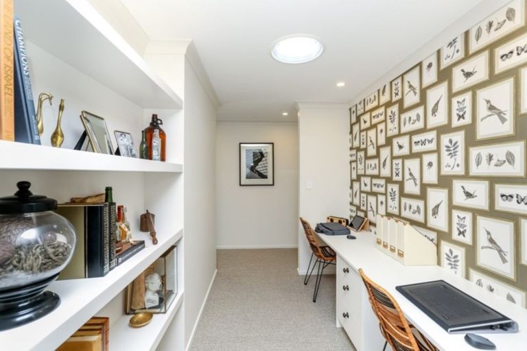 Photo of property in 1 Tupare Place, Highlands Park, New Plymouth, 4312