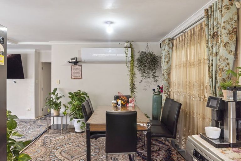Photo of property in 15 Sari Place, Massey, Auckland, 0614