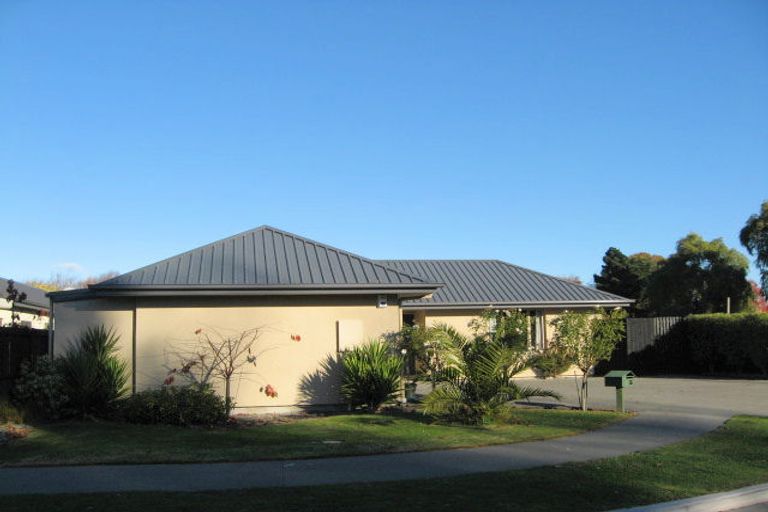 Photo of property in 77 Sarabande Avenue, Redwood, Christchurch, 8051