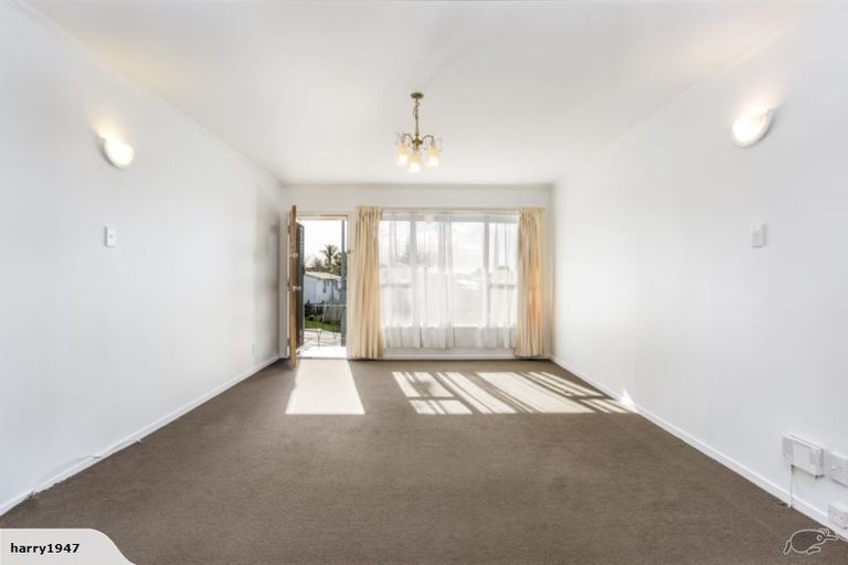 Photo of property in 1/3 Butterworth Drive, Glendene, Auckland, 0602
