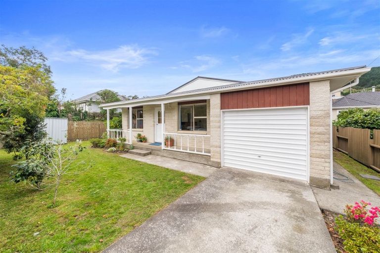 Photo of property in 26 Coates Street, Tawa, Wellington, 5028