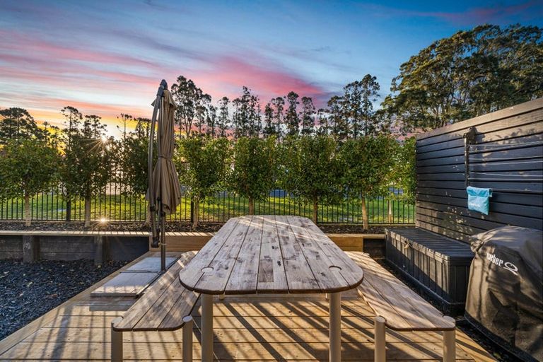 Photo of property in 3/111 Hobsonville Road, West Harbour, Auckland, 0618