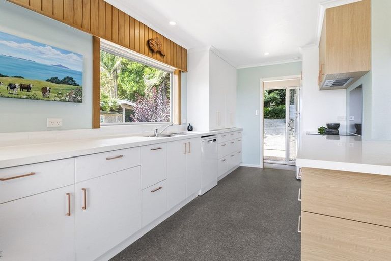 Photo of property in 218 Massey Road, Waipu, 0582