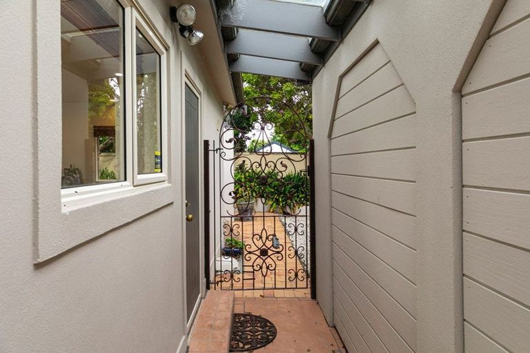 Photo of property in 2/2 Evan Street, Belmont, Auckland, 0622