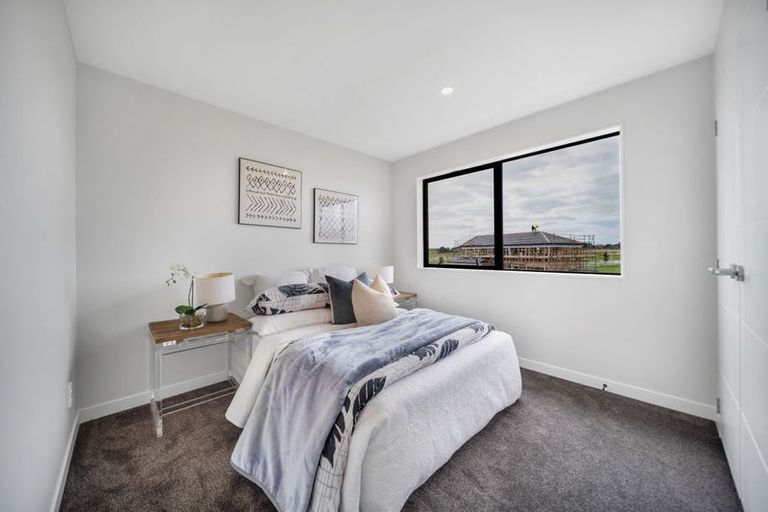 Photo of property in 12 Korowhiti Road, Clarks Beach, 2122