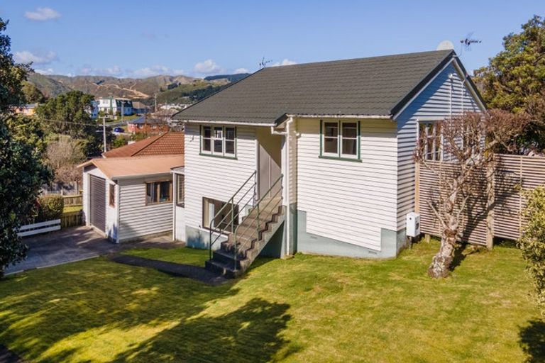 Photo of property in 62 Franklyn Road, Tawa, Wellington, 5028