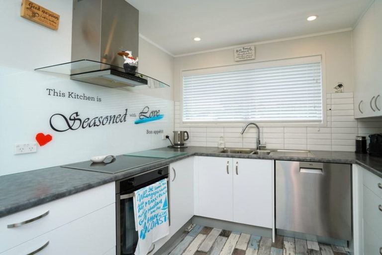 Photo of property in 3 Thorburn Avenue, Red Beach, 0932