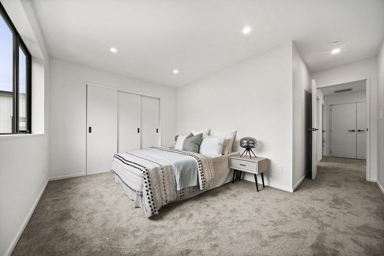 Photo of property in 6 Pukeko Road, Hobsonville, 0616