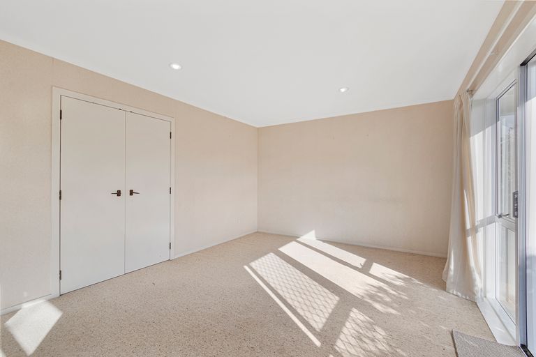 Photo of property in 20 Clare Street, Cambridge, 3434