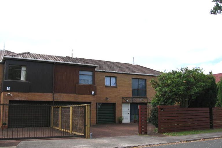 Photo of property in 1/1 Milford Park Place, Milford, Auckland, 0620