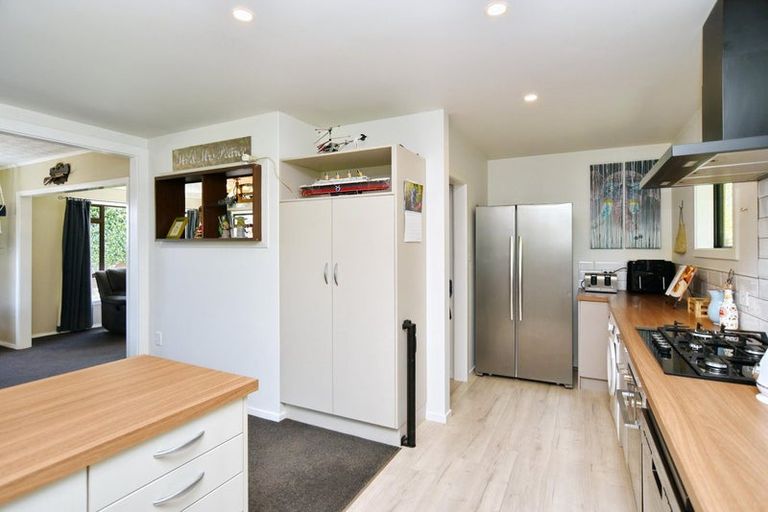 Photo of property in 15 Emlyn Place, Avondale, Christchurch, 8061