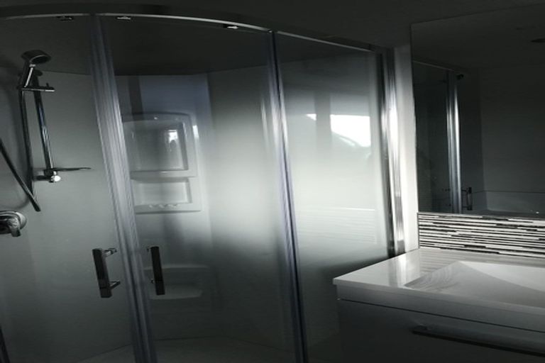 Photo of property in 1/5 Rhyl Place, Bryndwr, Christchurch, 8053