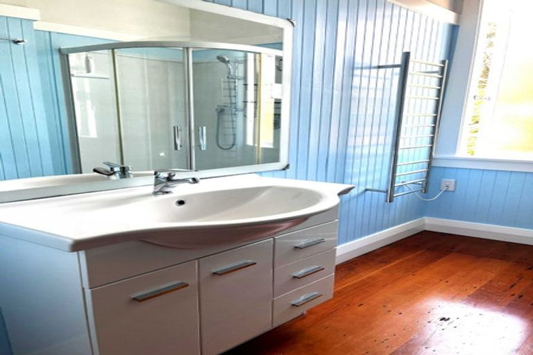 Photo of property in 19 Highbury Crescent, Aro Valley, Wellington, 6012