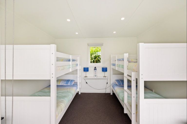 Photo of property in 16 Cathedral Road, Gore Bay, Cheviot, 7383