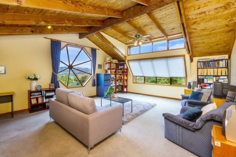 Photo of property in 27 Seymour Grove, Kingsley Heights, Upper Hutt, 5018