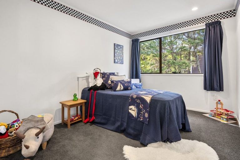 Photo of property in 15 Rosario Crescent, Red Beach, 0932