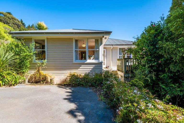Photo of property in 82 Martindales Road, Heathcote Valley, Christchurch, 8022