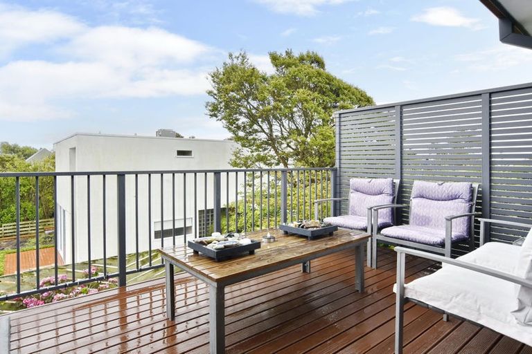 Photo of property in 1 Rockview Place, Mount Pleasant, Christchurch, 8081