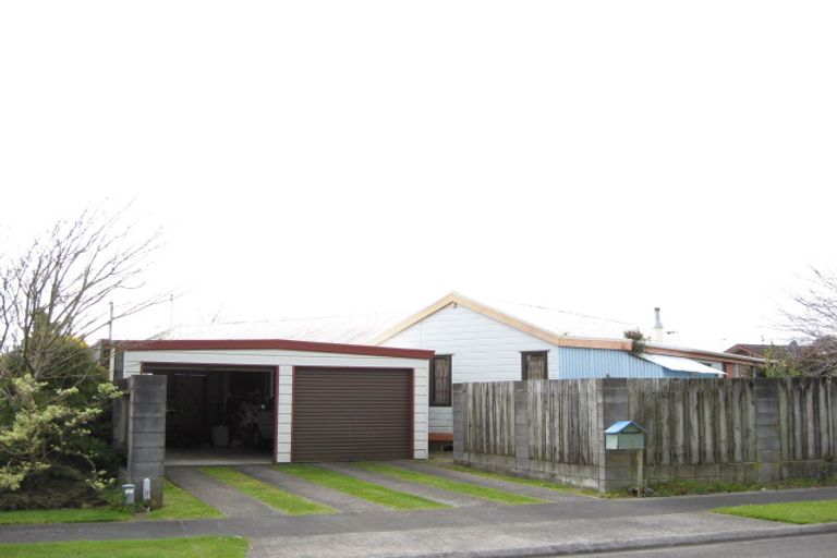 Photo of property in 4 Tamati Place, Merrilands, New Plymouth, 4312