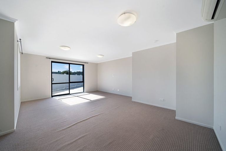 Photo of property in 7 Anna Lane, Glen Eden, Auckland, 0602