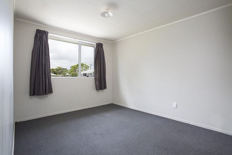 Photo of property in 2/14 Te Moau Avenue, Parakai, 0830