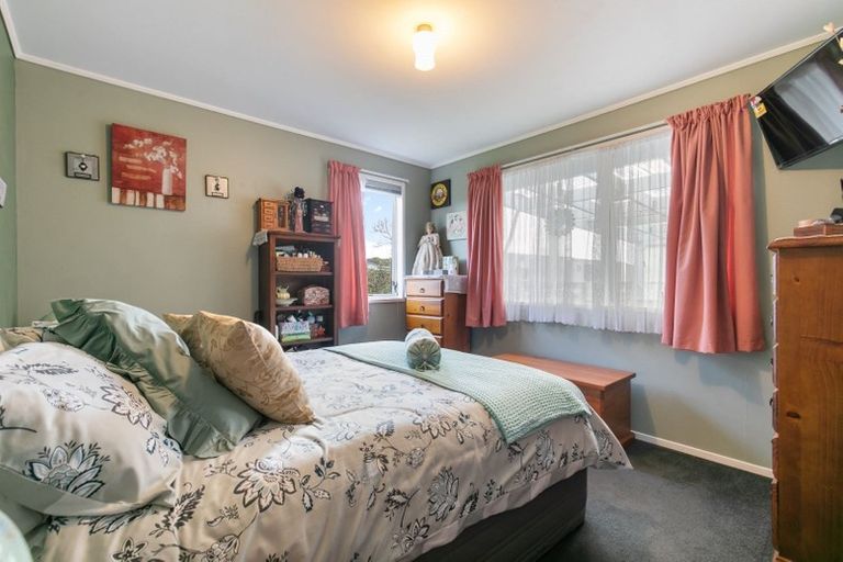 Photo of property in 10 Lipton Grove, Opaheke, Papakura, 2113