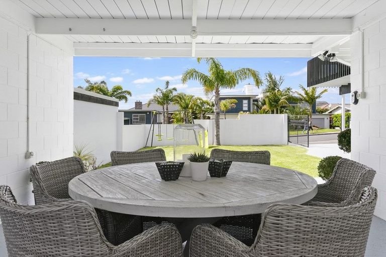 Photo of property in 3 Mirwill Road, Rothesay Bay, Auckland, 0630