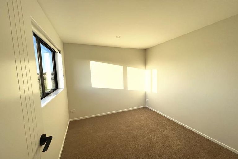Photo of property in 27 Arahopu Place, Papakura, 2110
