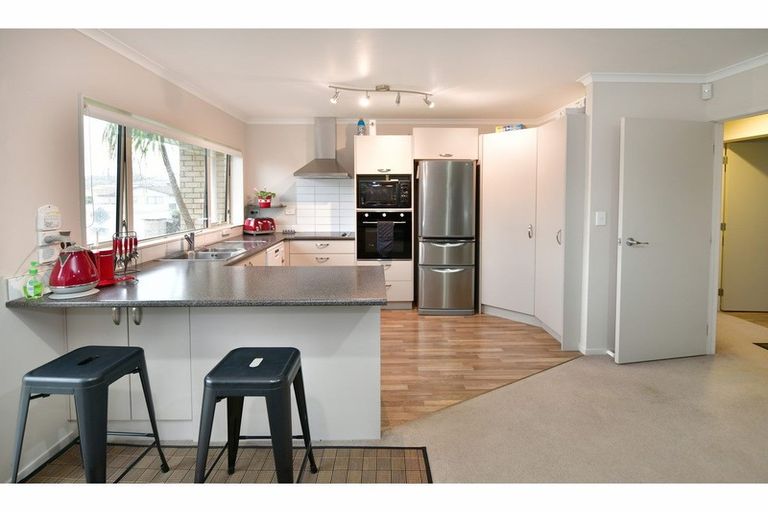 Photo of property in 10 Centreway Road, Orewa, 0931
