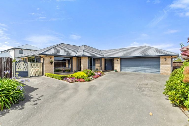 Photo of property in 8 Seclusion Lane, Parklands, Christchurch, 8083