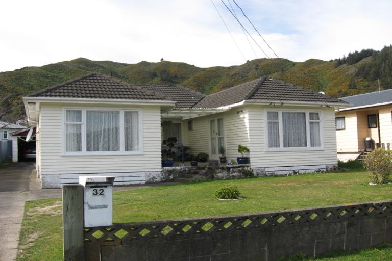 Photo of property in 32 Wise Street, Wainuiomata, Lower Hutt, 5014