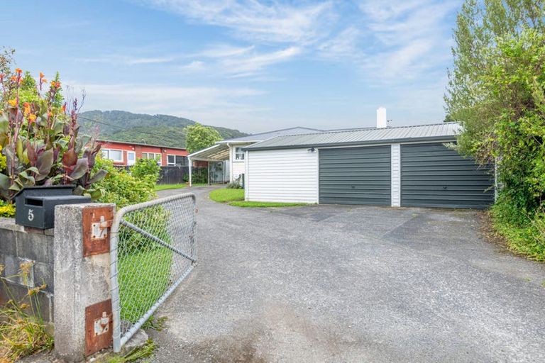 Photo of property in 5 The Strand, Wainuiomata, Lower Hutt, 5014