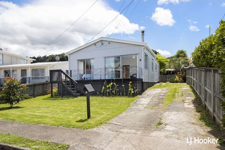 Photo of property in 10 Fyfe Road, Waihi Beach, 3611