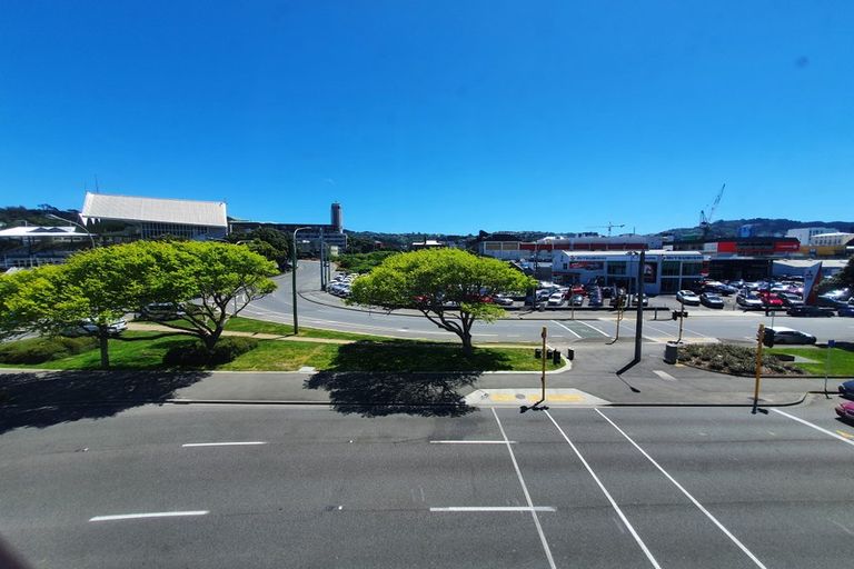 Photo of property in Grandstand Apartments, 37/80 Kent Terrace, Mount Victoria, Wellington, 6011