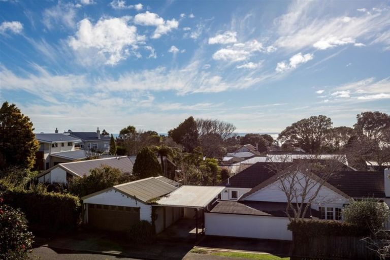 Photo of property in 100 Belt Road, New Plymouth, 4310