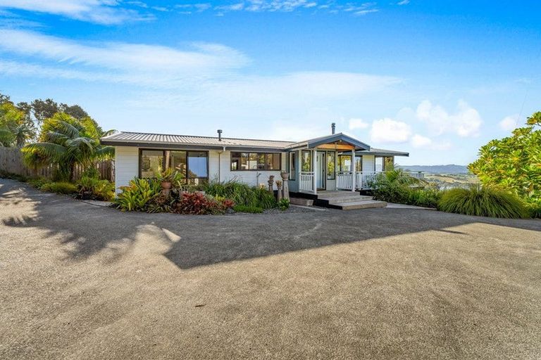 Photo of property in 84 Brick Bay Drive, Sandspit, Warkworth, 0982