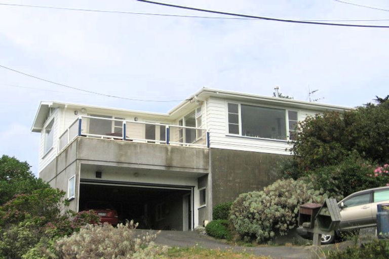 Photo of property in 35 Milne Terrace, Island Bay, Wellington, 6023